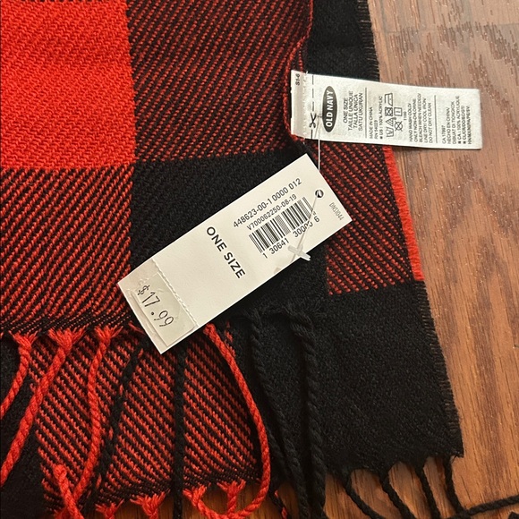 Old Navy Red Plaid Scarf - Picture 6 of 8